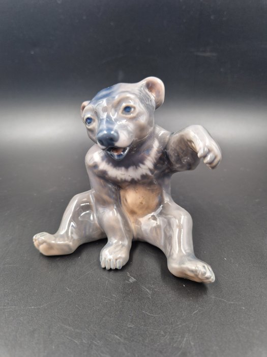Dahl Jensen Porcelain Company - Dahl Jensen - Figurine - "Bear sitting" (1347) - Porzellan