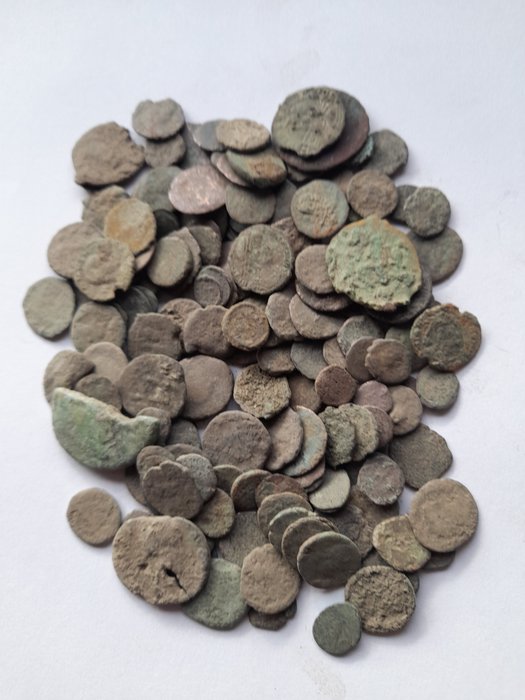 羅馬帝國. Lot of 100 uncleaned Roman bronze coins 3-4th century AD