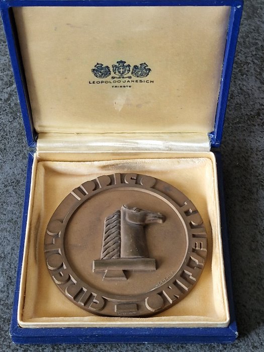 Italia - Medalje - Medaglia Fascista FUTURISMO Circolo Ippico Triestino con scatola originale