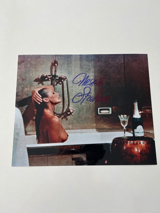 James Bond 007: Casino Royale - Ursula Andress as "Vesper Lynd" signed photo with b´bc holographic COA