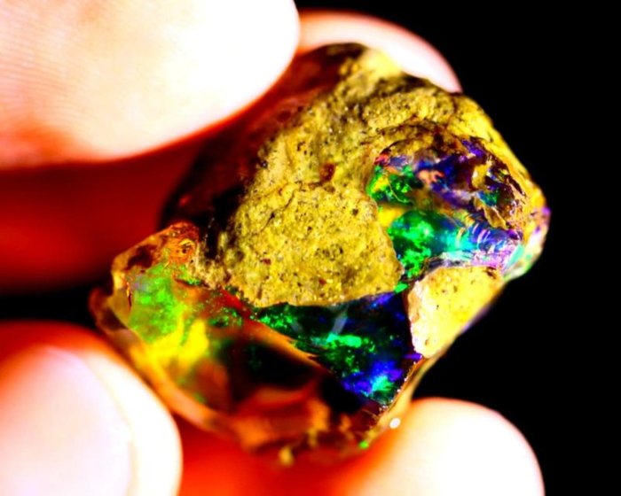 QUALITÉ MUSÉE - Cristal brut Welo Opal "Fairy Portal" - 29 carats - POC-0548 Opale de cristal brut - Hauteur : 11 mm - Largeur : 18 mm- 5.95 g