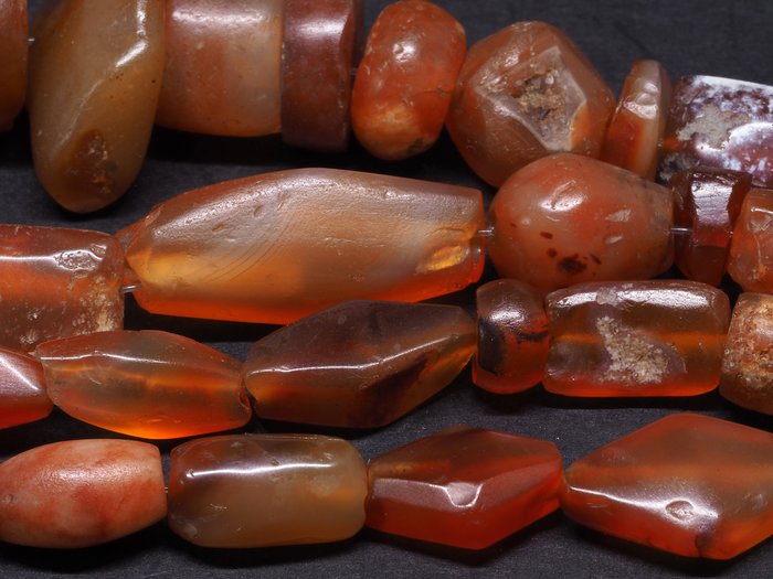 Zwei Perlenstränge - 2 Reihen Karneolperlen - Indien – Westafrika - 11.-13. Jahrhundert