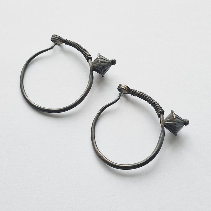 Spätes Gandhara Silber Ein Paar Ohrringe - 55 mm