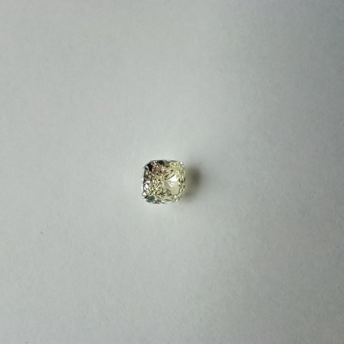 1 pcs 钻石 - 0.71 ct - 枕形 - N (带色彩的) - 无瑕疵的