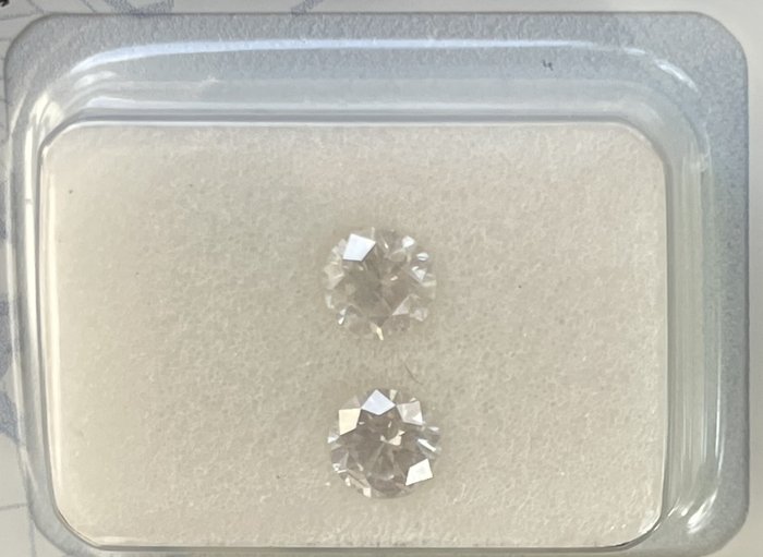 2 pcs 鑽石 - 0.57 ct - 圓形, 明亮型 - F(近乎無色) - I1
