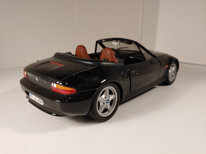 UT-Models 1:18 - 1 - Voiture de sport miniature - BMW Z3 - 1999