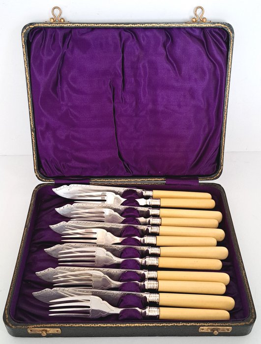 Hal evőeszközkészlet (12) - Hal evőeszköz elefántcsont nyéllel és ezüst nyakkal, eredeti tokban, 1910 - .925 ezüst, Ezüstözött, Ivorine