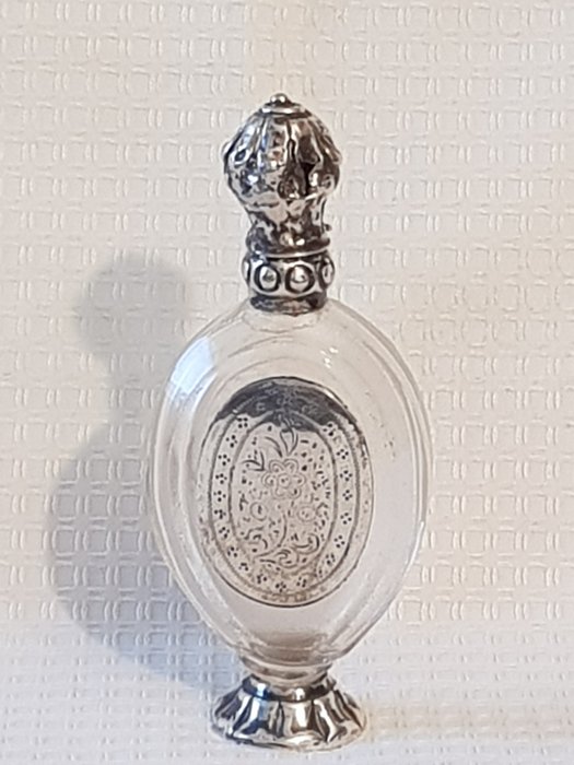 Hollandse Zilver Keur, Het oude zwaardje, ca 1900- - Botella de perfume (1) - Antiguo frasco de perfume holandés con marco y placa frontal plateados, sobre una base plateada. - .833 plata