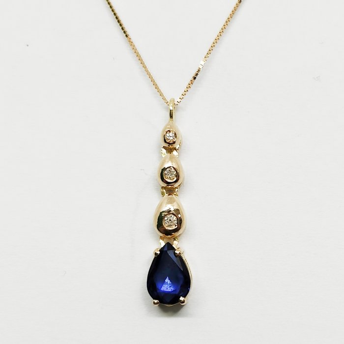 No Reserve Price Necklace with pendant - Yellow gold  0.82ct. Pear Sapphire - Diamond 