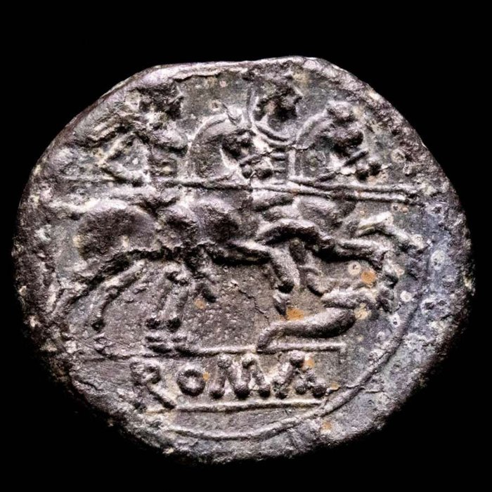 罗马共和国. anonymous. fouree denarius Minted in Rome, 207 B.C. The Dioscuri on horseback to right. Rare