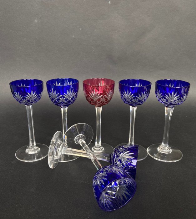 St. Louis - Weinglas - Prächtiges und seltenes Set aus 7 Overlay-Gläsern – Modell „Massenet“. - Geschliffener Kristall