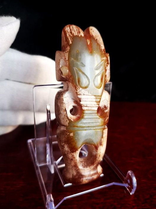 53 g 8,40 x 3,30 cm Stara chińska rzeźba serpentyn - szaman kultury Hongshan Starożytny neolityczny Bóg - Szamański Idol - archaiczny Bóg wyrzeźbiony w bardzo delikatnej patynie- 53 g