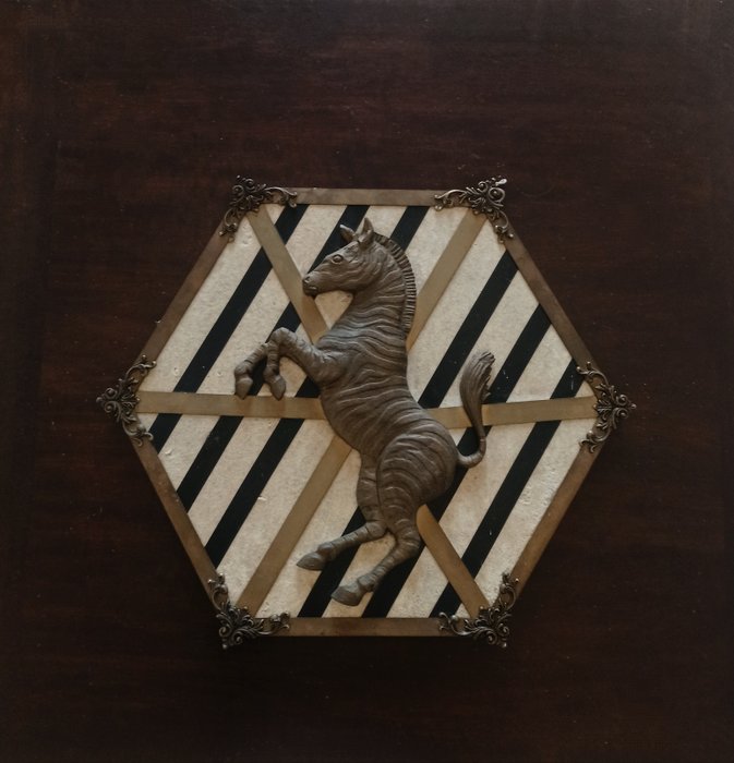 Adorno arquitectónico - "Stemma con zebra" - 54 cm - Mediados del siglo XX 