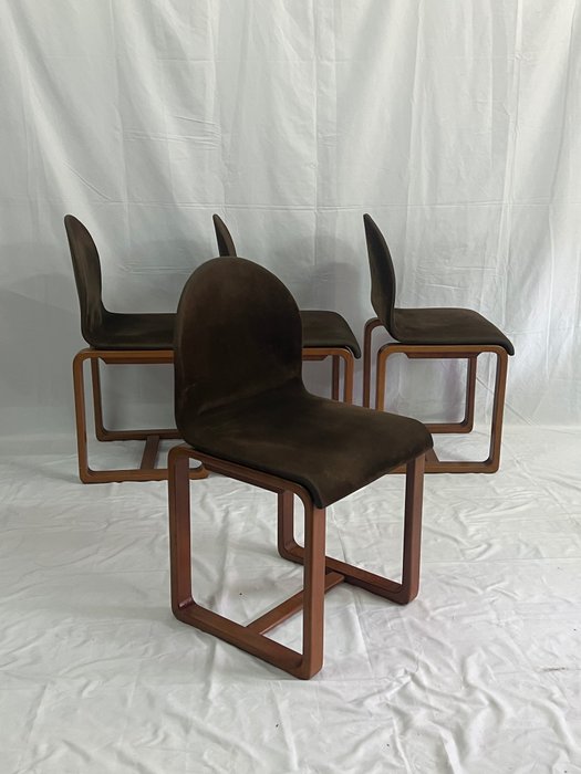 Stuhl - Set aus vier Stühlen