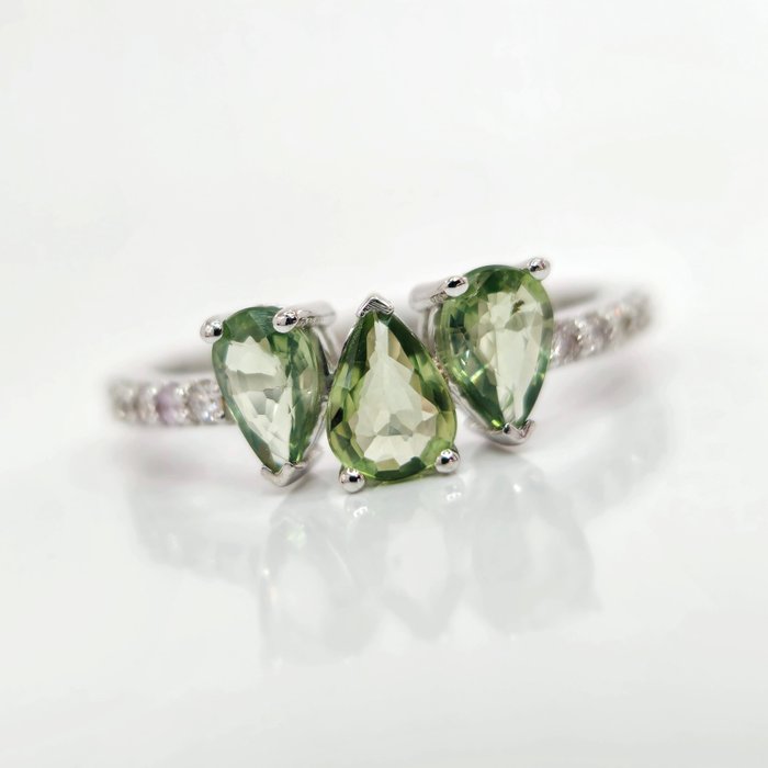 Ingen mindstepris - 1.20 ct Green Sapphire & 0.18 ct Light Pink N.Fancy Pink Diamond Ring - 2.25 gr - Ring - 14 karat Hvidguld Safir
