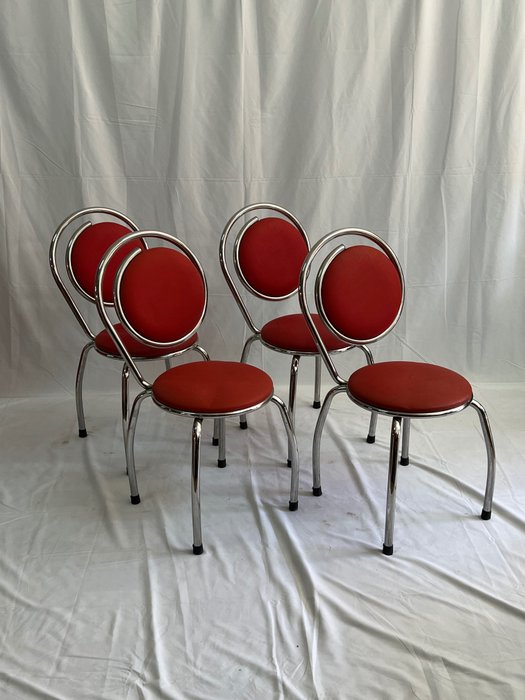 Chaise - Ensemble de quatre chaises en acier de style postmoderne.