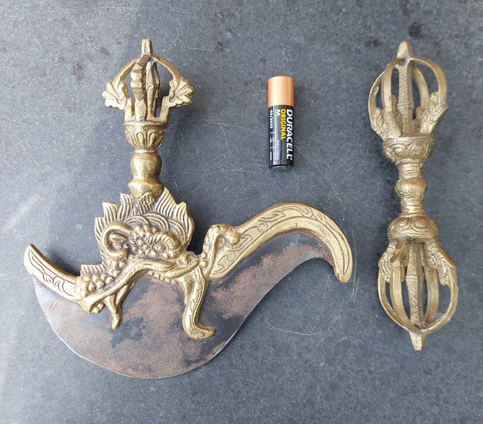 独特的旧青铜卡蒂卡和多尔格 - 黄铜色 - 尼泊尔 - 1980年-1990年