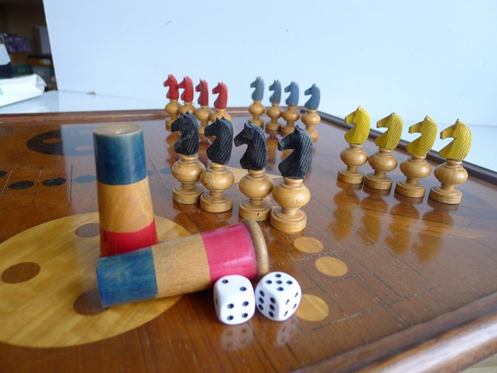 Bordspel - Zeldzaam spel met kleine paarden-dada-baanspel in marqueterie 50 cm. Volg het maken van kasten