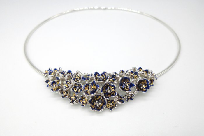 EHINGER SCHWARZ 1876 - Necklace with pendant - ASIAN SUMMER - Silver, Cherry blossoms in cobalt blue fire enamel with fine gold & silver choker