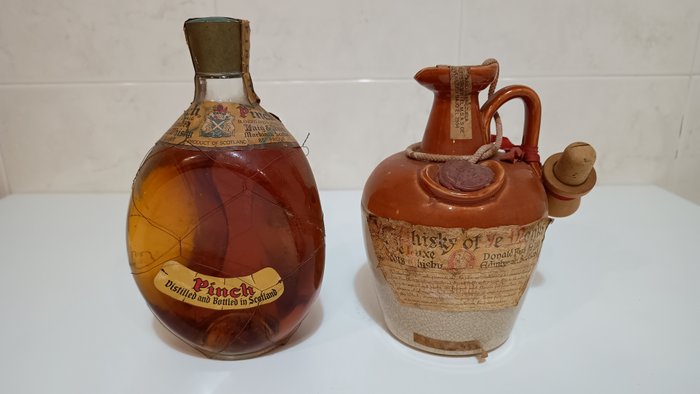Pinch Haig & Haig + Ye Whisky of Ye Monks  - b. 1970er Jahre - 75 cl - 2 bottles