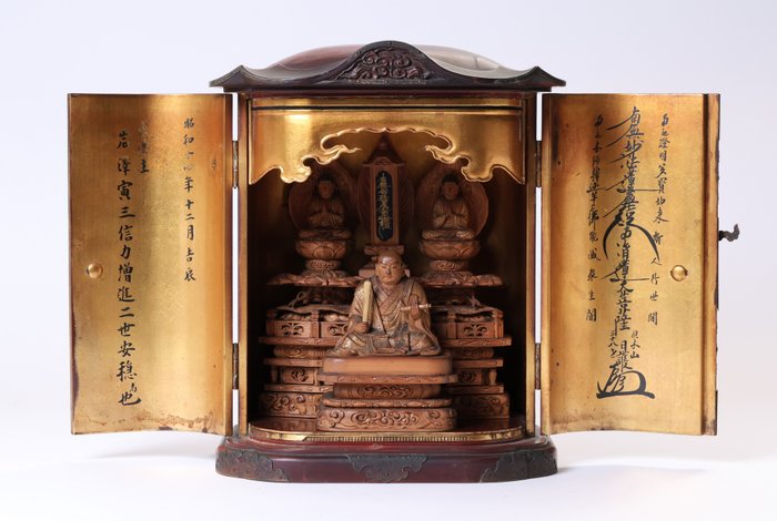 Nichiren Buddhist Triad and Saint Nichiren Statues 日蓮聖人 with Zushi Altar Cabinet and Pedestal - 木 - 日本