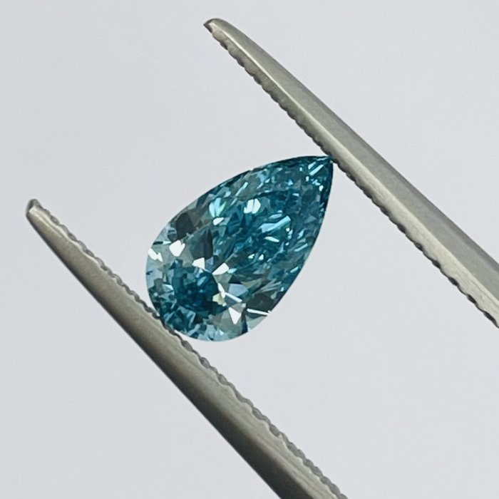 1 pcs 鑽石 - 0.70 ct - 梨形 - Color Enhanced - 艷彩綠藍色 - VVS1