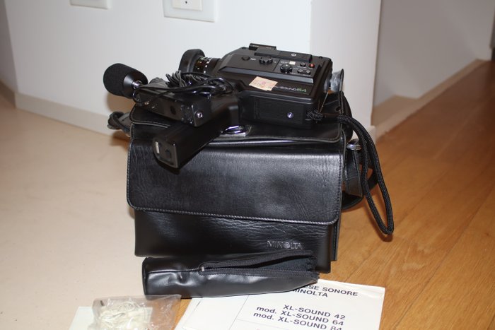 Minolta XL-sound 64 Super 8mm film camera in black XL64 + mic and original bag Cameră video cinematică