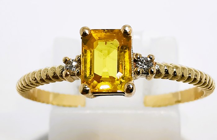 No Reserve Price Ring - Yellow gold Emerald Sapphire 