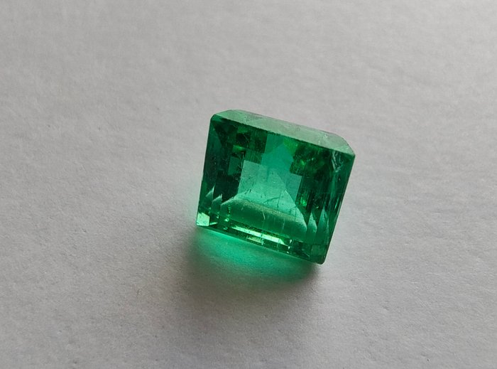 Colombian vivid green Emerald - 0.70 ct