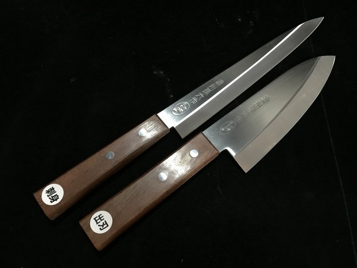 孫六 MAGOROKU / Set of 2 / 出刃 DEBA 柳刃 YANAGIBA - Bordkniv (2) - Japansk køkkenkniv - Stål, Træ