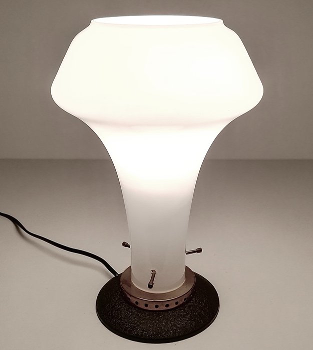 Bordlampe - 1950-talls design - Lagdelt kunstnerisk glass - Messing - Stål