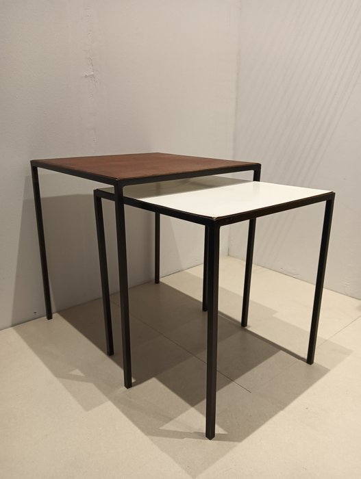 嵌套表 - 木, 两张边桌 - 双面翻转桌面 - 木质、金属