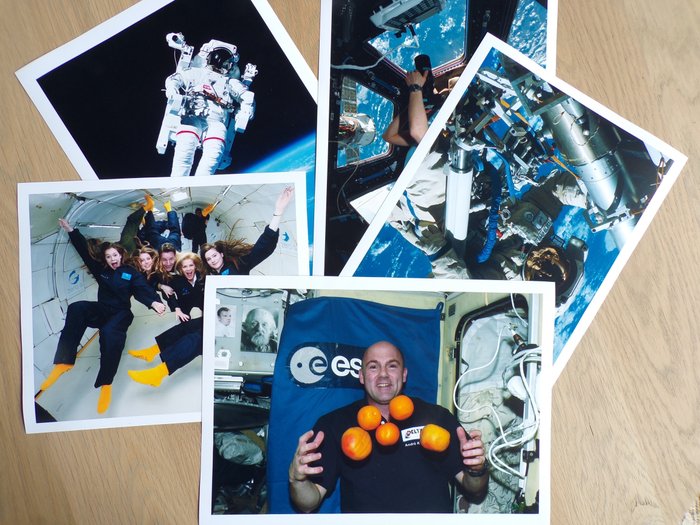 NASA - Memorabilia do espaço - Vivendo na ausência de peso. Cinco fotos de arquivo de pessoas que vivem em e com 0-g - 2010-2020