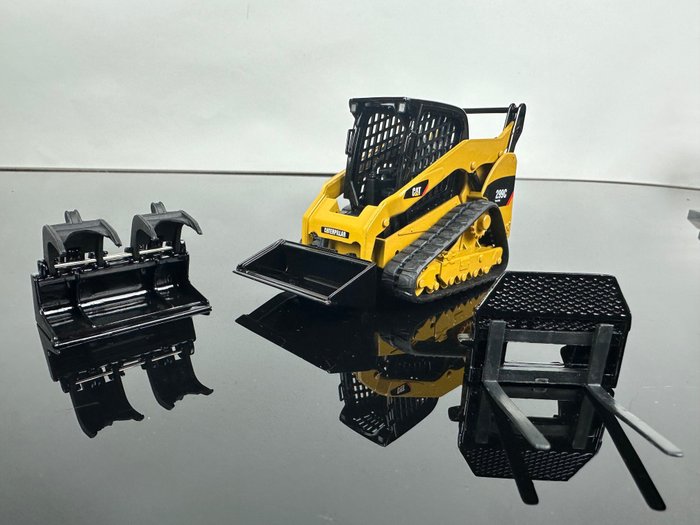 Norscot 1:32 - 1 - 模型車 - Compact track loader with with work tools - 經銷商版 CAT ，限量