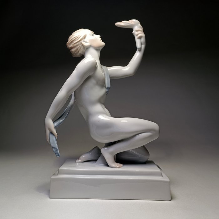 Herend - József Gondos - 雕塑, Nude Man/Olympic Flame - 24 cm - 瓷