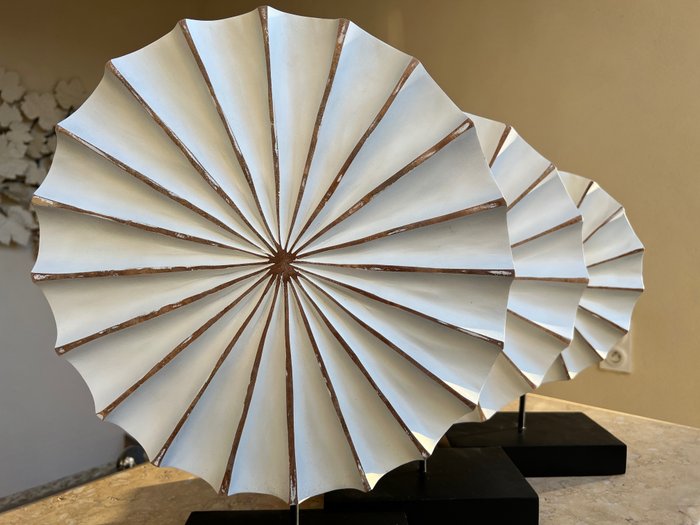 Skulptur, White lotus - 44 cm - Holz