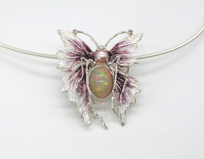 EHINGER SCHWARZ 1876 Pendentif - SCHMETTERLING - Argent, Émail avec opale précieuse, saphirs roses, perle d'eau douce et tour de cou en argent Oval Opale - Saphir 