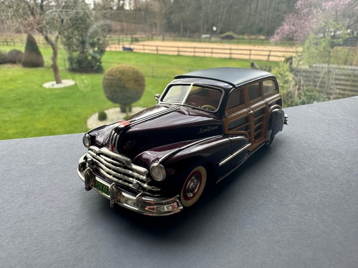 Conquest models by SMTS 1:43 - 1 - Modellbil - Pontiac streamliner Eight de luxe station wagon