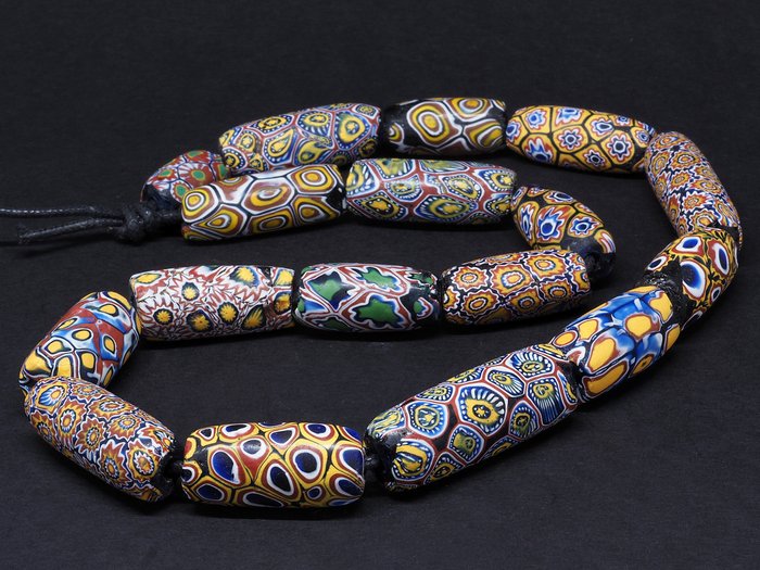 Halskette aus venezianischen Millefiori-Handelsperlen – 19.-frühes 20. Jahrhundert - Italien / Westafrika