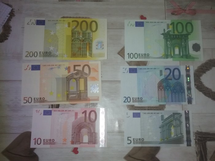 Unia Europejska. - 5, 10, 20, 50, 100, 200, 500 Euro 2002