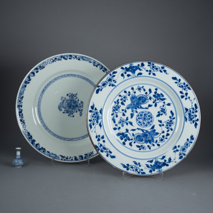Plate (2) - lotus, chrysanthemum and peonies - Porcelain