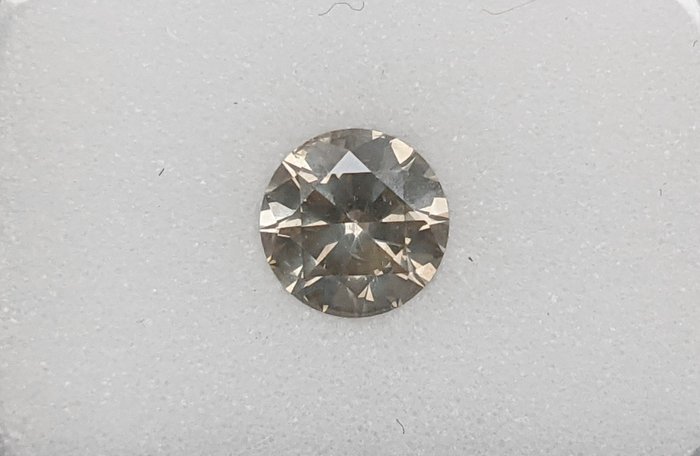 Ingen mindstepris - 1 pcs Diamant  (Naturfarvet)  - 0.78 ct - Rund - Light Gullig Grå - SI2 - Antwerp International Gemological Laboratories (AIG Israel)