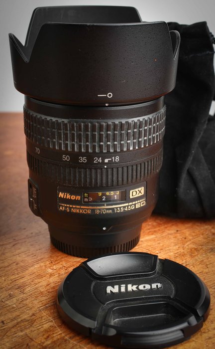 Nikon AF-S  Nikkor 18/70 mm  1: 3,5-5,6 G ED avec un Parasoleil et un étui souple Obiettivo grandangolare