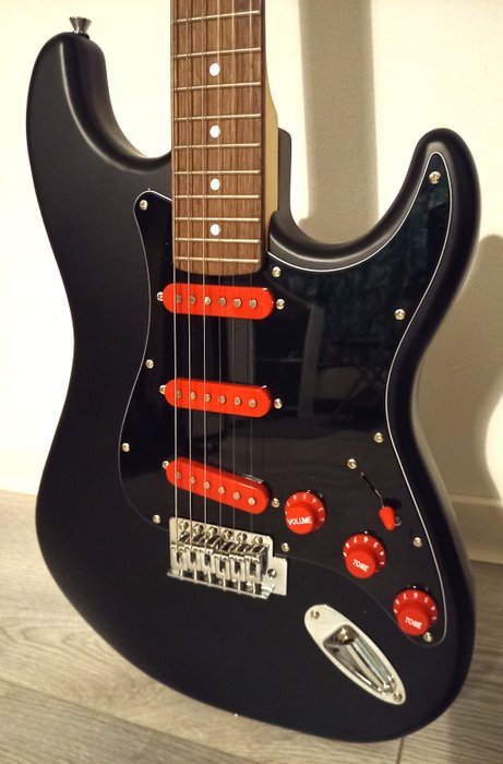 Vision - Design facelifted Strat - Mint like New ! -  - Elektromos gitár - 2023