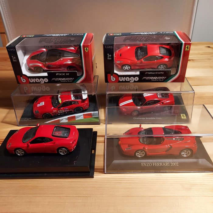 Bburago 1:43 - 6 - Modelbil - Forskellige Ferrari modeller