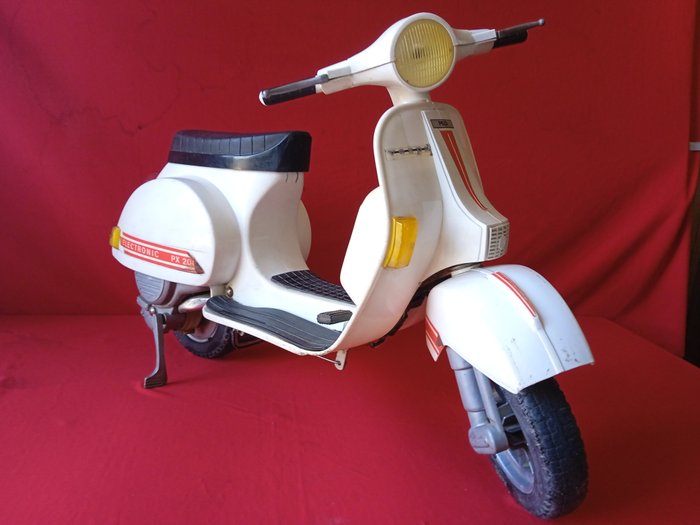 PEG PEREGO  - Παιχνίδι μοτοσικλέτα VESPA ELECTRONIC PX 200 - 1970-1980 - Ιταλία