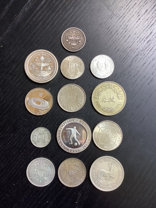 Maailma. Lot bestaande uit 13 munten (alle 20e eeuws)`