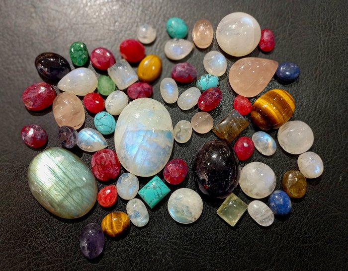 月光石、拉长石、绿松石、紫水晶、红宝石、虎眼石、青金石、辉长石、蔷薇石英 弧面形- 107 g - (58)
