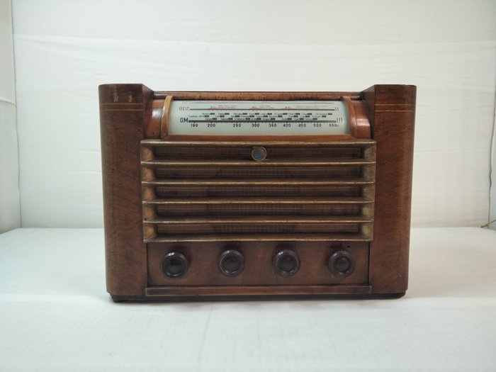 Marconi - P 50 M Rádio a válvulas