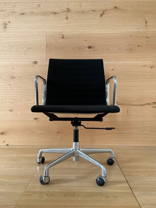 ICF - Charles & Ray Eames - 办公椅 (1) - EA117 - 纺织品, 铝